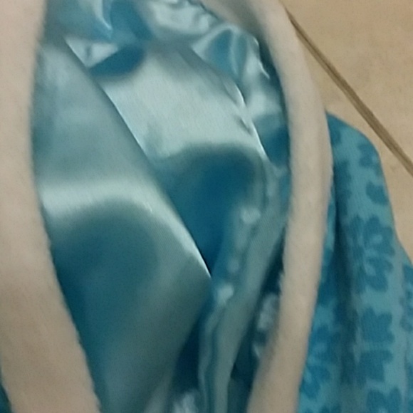 Disney Olaf's frozen adventure sweater SOLD - Picture 3 of 5